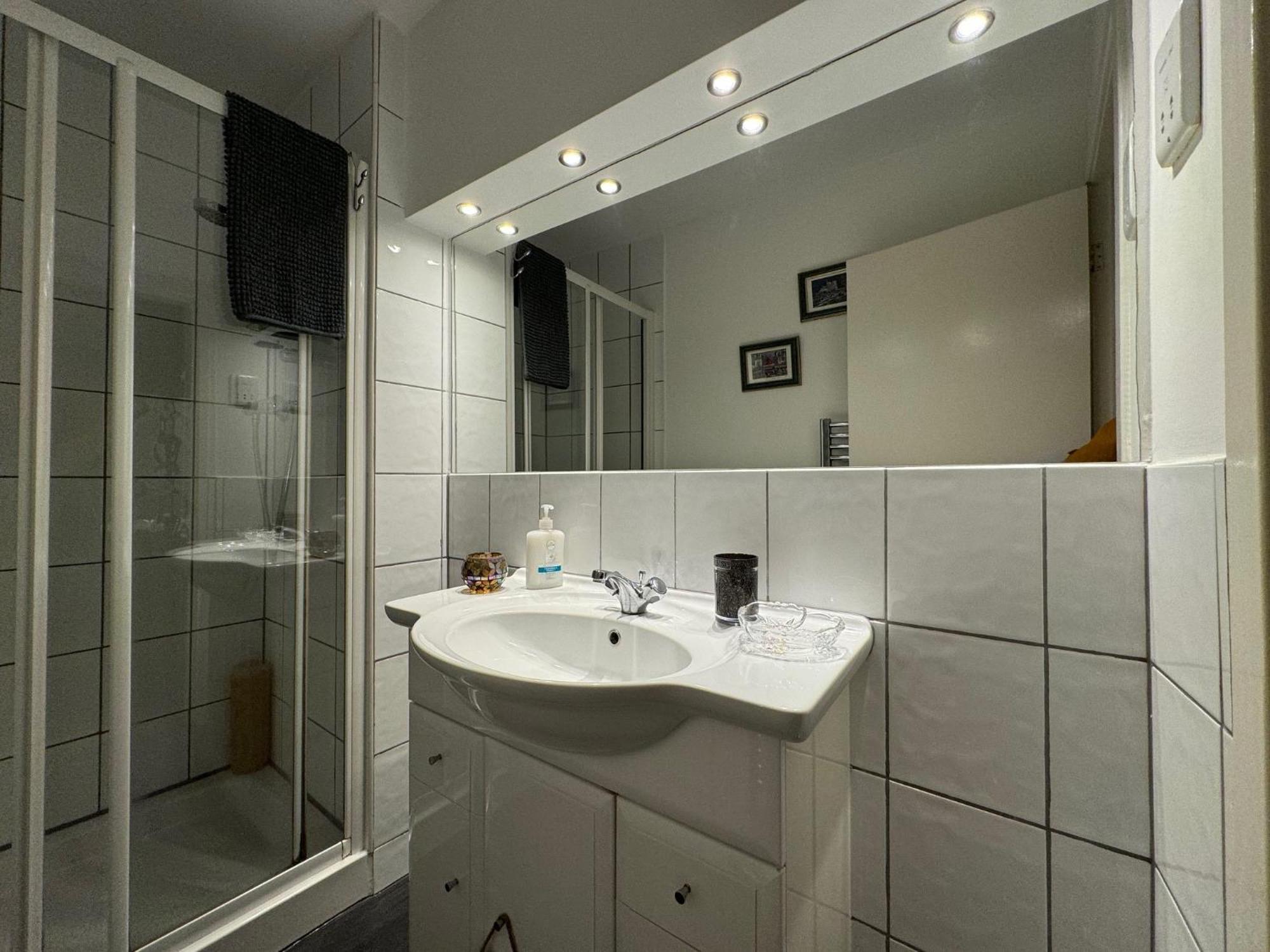 Edinburgh Two Bedroom Apartment With Free Side Street Parking 24 Hours Экстерьер фото